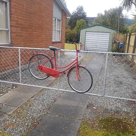 Little Red Riding Hood Villa Reefton Exterior photo